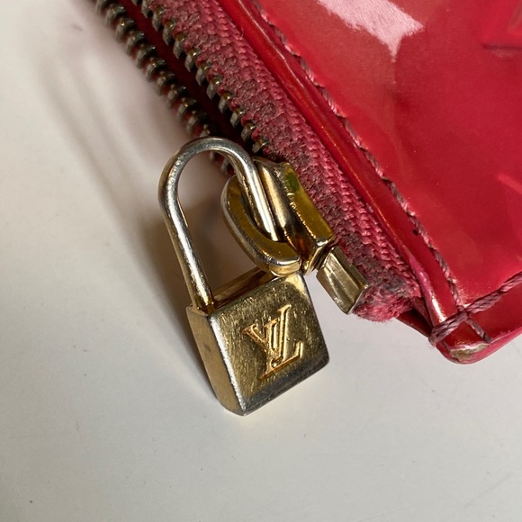 LV Vernis Key Cles in Pink - Picture 14 of 16